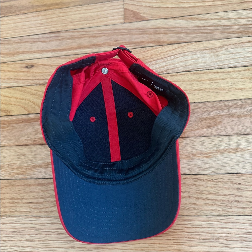 Men’s Nike Red Golf Hat - Picture 2 of 4
